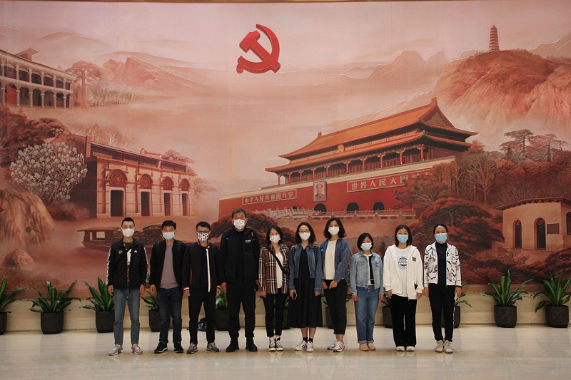 青島中新華美小伙伴瞻仰中共一大紀念館