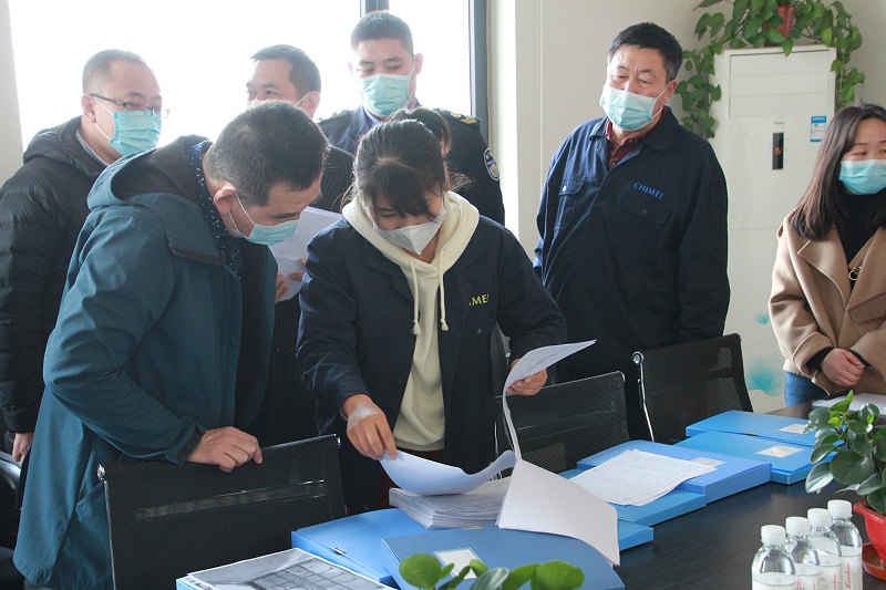 青島市防疫指揮部領導蒞臨青島中新華美督導檢查疫情防控工作