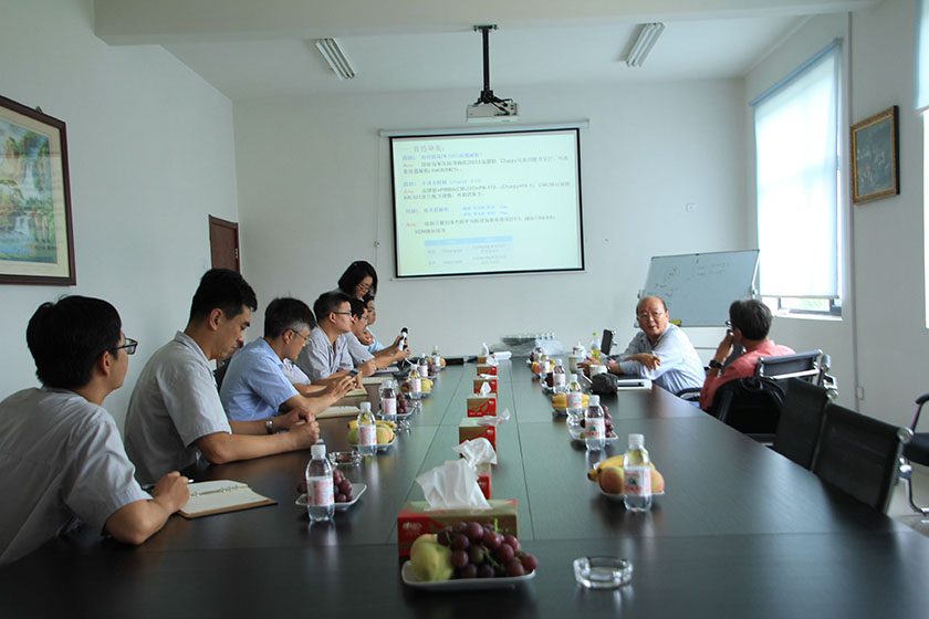 公司副董事長、臺灣奇美研發總處薛東弼副總經理做技術指導